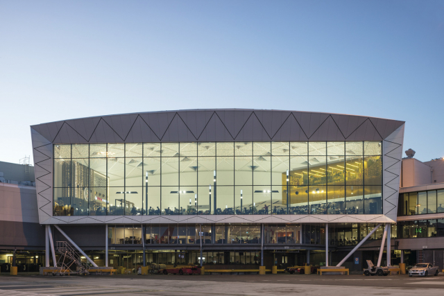Sydney International Airport | Design: Cox Architecture | Image: John Gollings Sydney International Airport | Design: Cox Architecture | Image: John Gollings | Builtworks.com.au