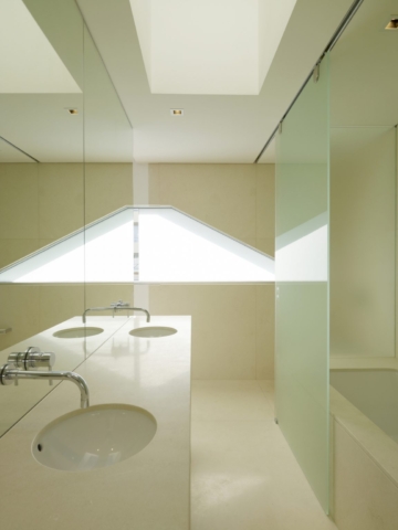 Bondi Penthouse | Design: MHN. Design Union | Images: Brett Boardman | Builtworks.com.au