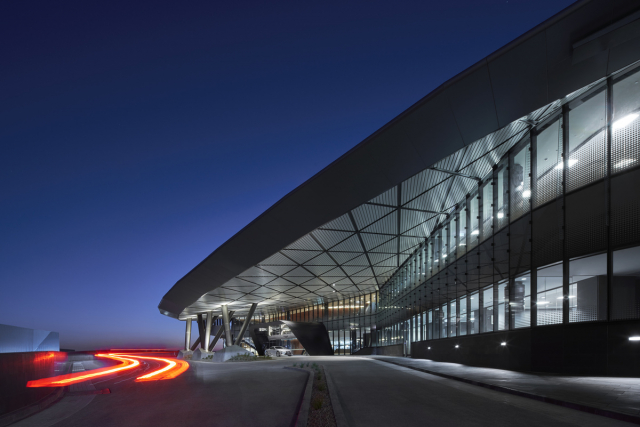 Melbourne Jet Base | Deign: Cox | Image: Peter Clarke Melbourne Jet Base | Deign: Cox | Image: Peter Clarke | Builtworks.com.au