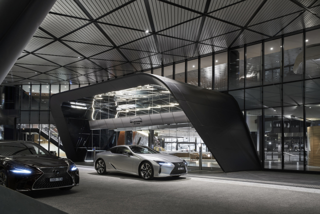 Melbourne Jet Base | Deign: Cox | Image: Peter Clarke Melbourne Jet Base | Deign: Cox | Image: Peter Clarke | Builtworks.com.au