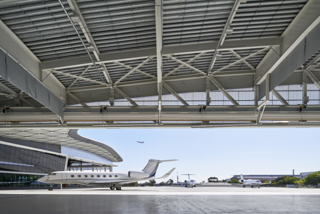 Melbourne Jet Base | Deign: Cox | Image: Peter Clarke Melbourne Jet Base | Deign: Cox | Image: Peter Clarke | Builtworks.com.au