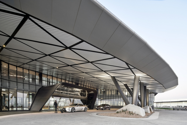 Melbourne Jet Base | Deign: Cox | Image: Peter Clarke Melbourne Jet Base | Deign: Cox | Image: Peter Clarke | Builtworks.com.au