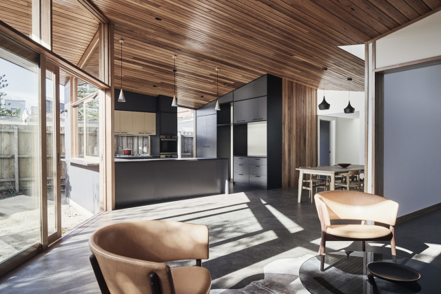 Barton House | Design: Julie Firkin Architects | Image: Peter Bennetts Barton House | Design: Julie Firkin Architects | Image: Peter Bennetts | Builtworks.com.au