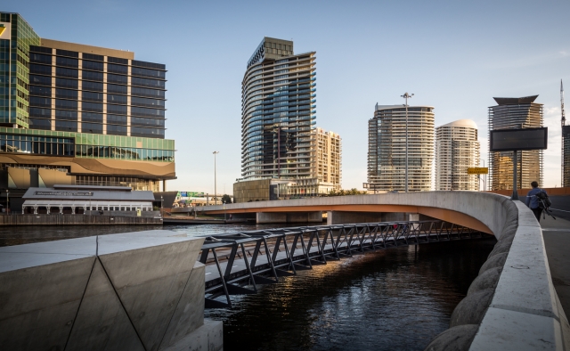 Jim Stynes Bridge | Design: COX | Images: Tommy Miller Jim Stynes Bridge | Design: COX | Images: Tommy Miller | Builtworks.com.au