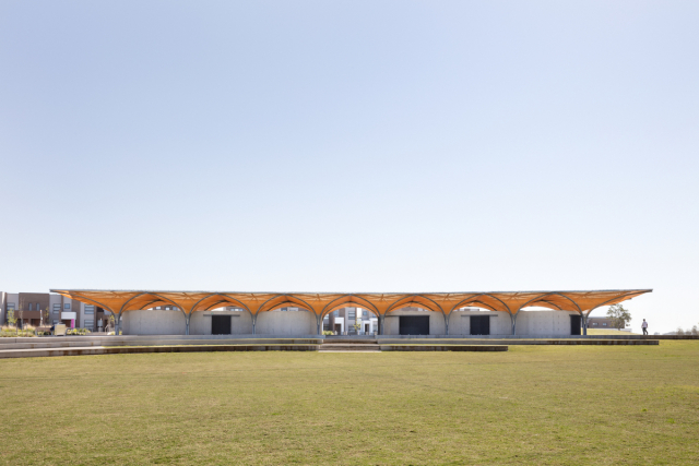 Marsden Park Amenities | Design: CHROFI | Images: Clinton Weaver and Ben Hosking | Builtworks.com.au