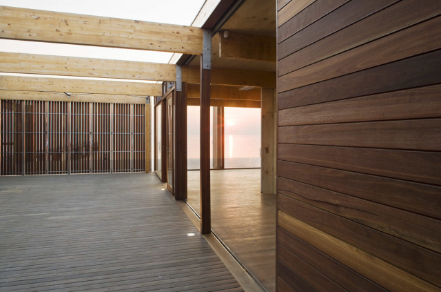 Seaford Lifesaving Club | Design: Robert Simeoni Architects | Image: John Gollings/ Trevor Mein | Builtworks.com.au