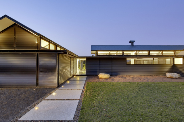 Rural Retreat | Design: Utz-Sanby Architects | Images: Marian Riabic | Builtworks.com.au