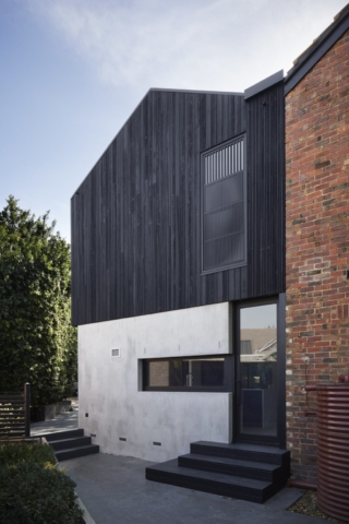 Charred Wood House | Design: Jane Riddell Architects | Image: Tom Roe | Builtworks.com.au