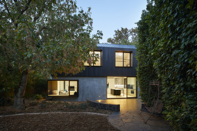 Charred Wood House | Design: Jane Riddell Architects | Image: Tom Roe | Builtworks.com.au