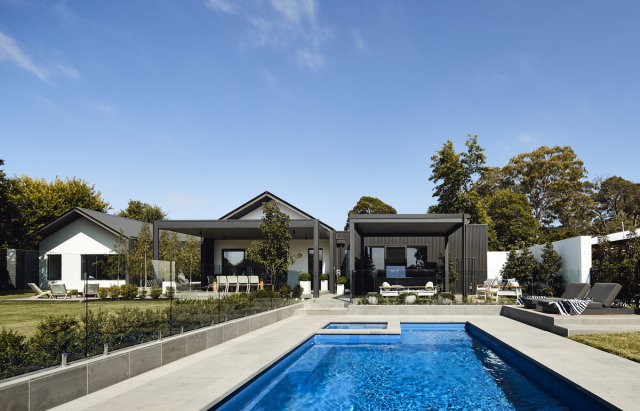 House in Silhouette | Design: Atelier Red+Black | Image: Peter Bennetts | Builtworks.com.au