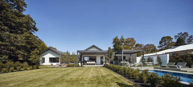 House in Silhouette | Design: Atelier Red+Black | Image: Peter Bennetts | Builtworks.com.au