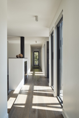 House in Silhouette | Design: Atelier Red+Black | Image: Peter Bennetts | Builtworks.com.au