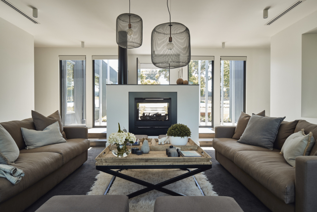 House in Silhouette | Design: Atelier Red+Black | Image: Peter Bennetts | Builtworks.com.au