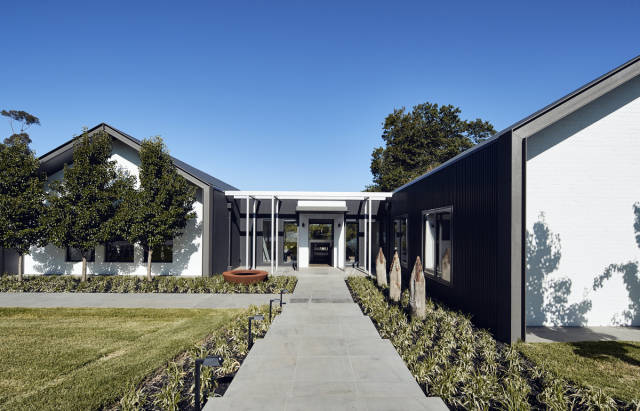 House in Silhouette | Design: Atelier Red+Black | Image: Peter Bennetts | Builtworks.com.au