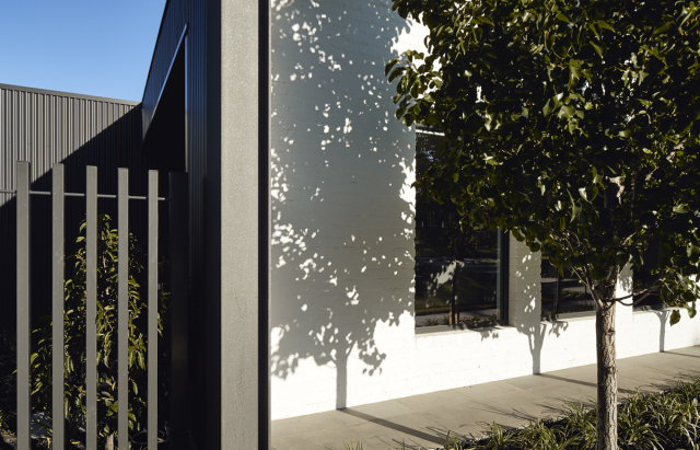 House in Silhouette | Design: Atelier Red+Black | Image: Peter Bennetts | Builtworks.com.au