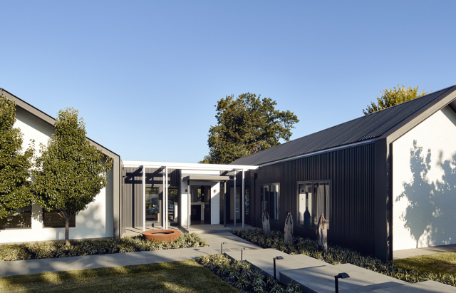 House in Silhouette | Design: Atelier Red+Black | Image: Peter Bennetts | Builtworks.com.au