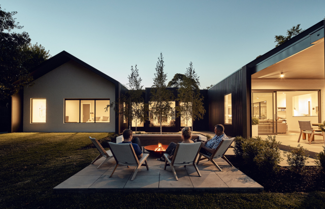 House in Silhouette | Design: Atelier Red+Black | Image: Peter Bennetts | Builtworks.com.au