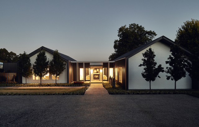 House in Silhouette | Design: Atelier Red+Black | Image: Peter Bennetts | Builtworks.com.au