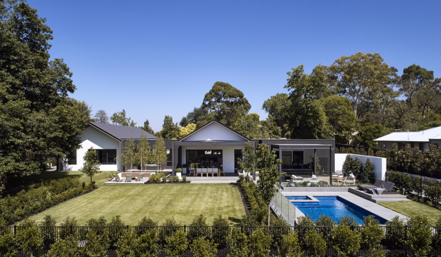 House in Silhouette | Design: Atelier Red+Black | Image: Peter Bennetts | Builtworks.com.au