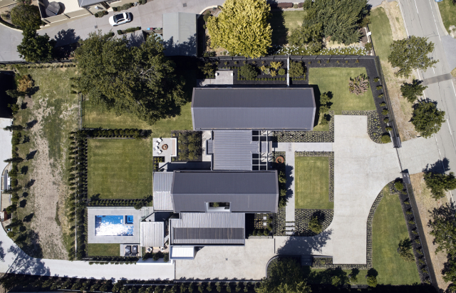 House in Silhouette | Design: Atelier Red+Black | Image: Peter Bennetts | Builtworks.com.au