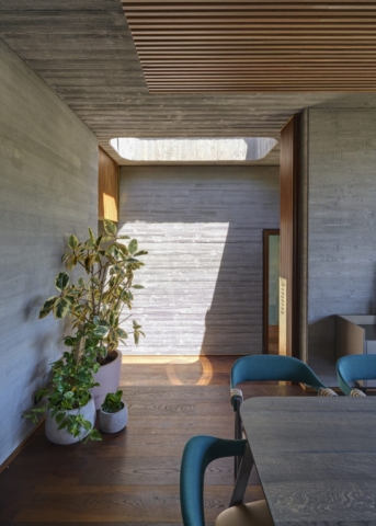 Roscommon House | Design: Neil Cownie Architect | Image: Michael Nicholson, Jack Lovell, Robert Frith | Builtworks.com.au