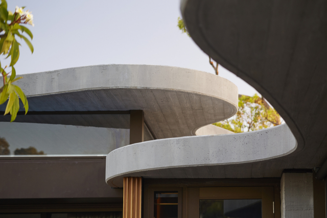 Roscommon House | Design: Neil Cownie Architect | Image: Michael Nicholson, Jack Lovell, Robert Frith | Builtworks.com.au