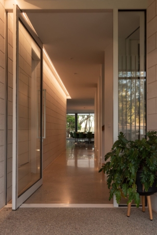 Lake House | Design: Format Architects | Image: Ernesto Arriagada | Builtworks.com.au