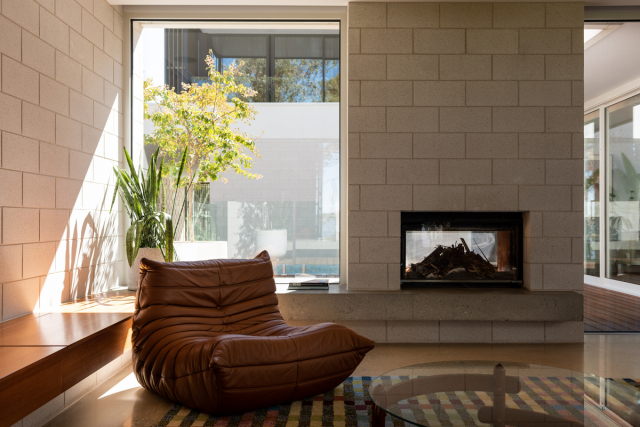 Lake House | Design: Format Architects | Image: Ernesto Arriagada | Builtworks.com.au