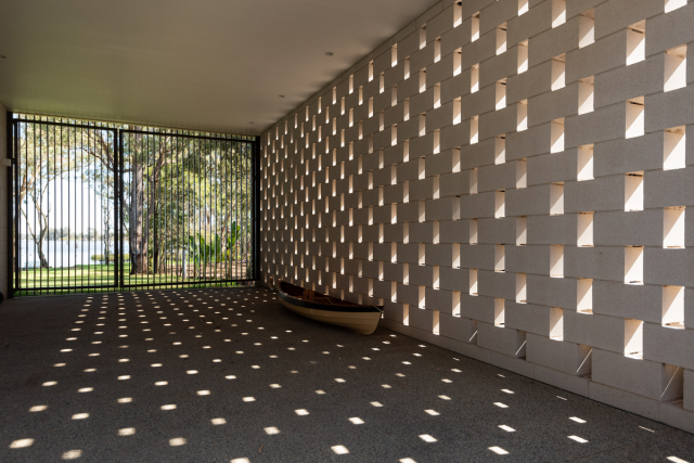 Lake House | Design: Format Architects | Image: Ernesto Arriagada | Builtworks.com.au