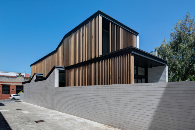 Folding Floor House | Design: Crosshatch | Image: Jaime Diaz-Berrio | Builtworks.com.au