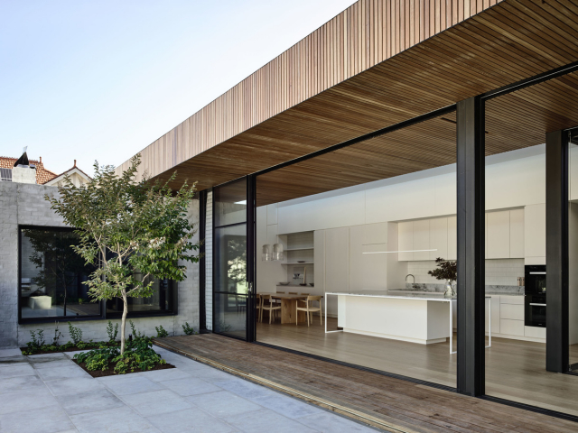 McNamara House | Design: Tom Robertson Architects | Image: Derek Swalwell | Builtworks.com.au