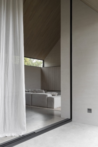 Barwon Heads House | Design: Adam Kane Architects | Image: Timothy Kaye | Builtworks.com.au