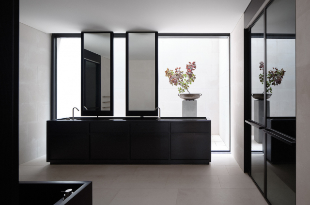 Kirribilli Apartment | Design: Mathieson Architects | Photography: Romello Pereira | Builtworks.com.au