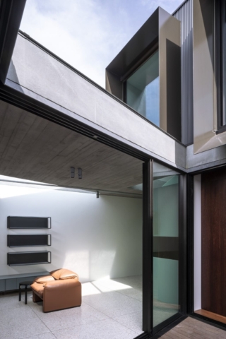 Woollahra Courtyard House | Design: CO-AP | Image: Ross Honeysett | Builtworks.com.au