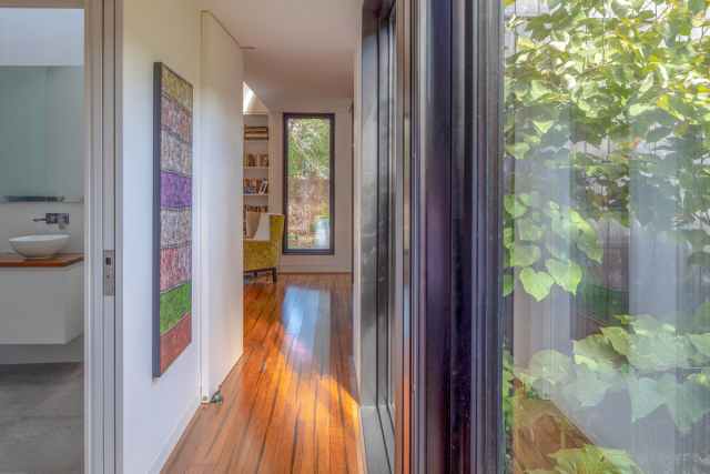 Courtyard House | Design: Rob Henry Architects | Image: LightStudies Photography Courtyard House | Design: Rob Henry Architects | Image: LightStudies Photography | Builtworks.com.au