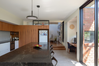 Courtyard House | Design: Rob Henry Architects | Image: LightStudies Photography | Builtworks.com.au