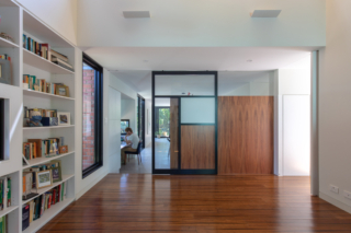 Courtyard House | Design: Rob Henry Architects | Image: LightStudies Photography | Builtworks.com.au