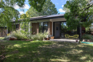 Courtyard House | Design: Rob Henry Architects | Image: LightStudies Photography | Builtworks.com.au