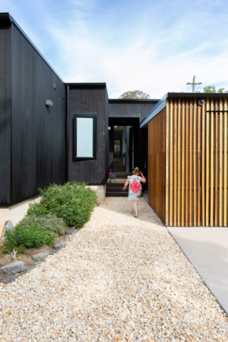 Charred Timber House | Design: Rob Henry Architects | Image: Ben King Photography | Builtworks.com.au
