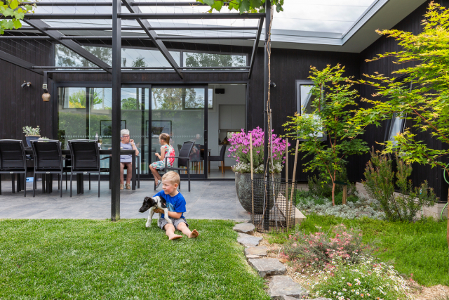 Charred Timber House | Design: Rob Henry Architects | Image: Ben King Photography | Builtworks.com.au