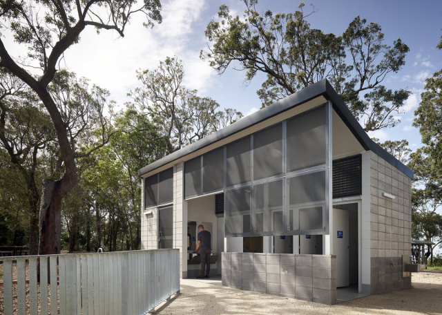 Mt Archer Treetop Boardwalk | Design: Design+Architecture | Image: Scott Burrows | Builtworks.com.au