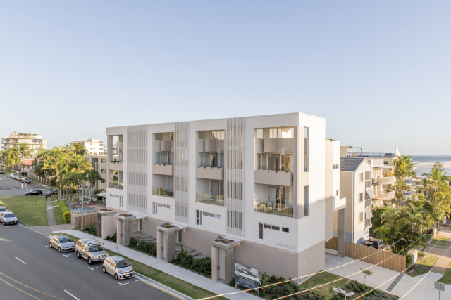 Caloundra Townhouses | Design: Jasper Brown Architects and Open Architecture in Joint Venture | Image: Cathy Schusler | Builtworks.com.au
