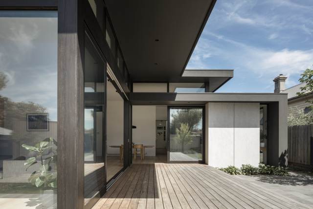 Sun Catcher House | Design: Mitsuori Architects | Image: Michael Kai Sun Catcher House | Design: Mitsuori Architects | Image: Michael Kai | Builtworks.com.au