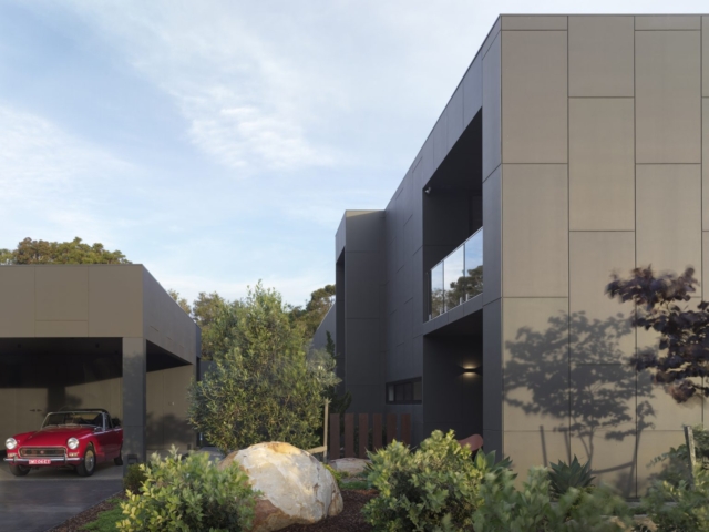 Macmasters Beach Courtyard House | Design: Matt Thitchener Architect | Image: Luke Butterly | Builtworks.com.au