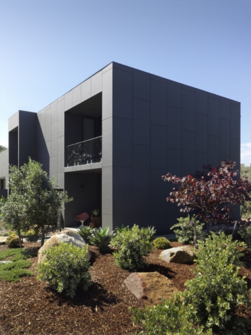 Macmasters Beach Courtyard House | Design: Matt Thitchener Architect | Image: Luke Butterly | Builtworks.com.au