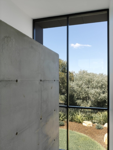 Macmasters Beach Courtyard House | Design: Matt Thitchener Architect | Image: Luke Butterly | Builtworks.com.au