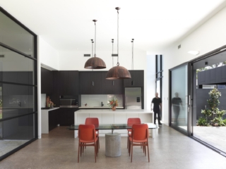 Macmasters Beach Courtyard House | Design: Matt Thitchener Architect | Image: Luke Butterly | Builtworks.com.au