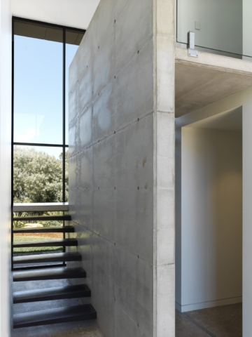 Macmasters Beach Courtyard House | Design: Matt Thitchener Architect | Image: Luke Butterly | Builtworks.com.au