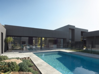 Macmasters Beach Courtyard House | Design: Matt Thitchener Architect | Image: Luke Butterly | Builtworks.com.au