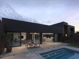 Macmasters Beach Courtyard House | Design: Matt Thitchener Architect | Image: Luke Butterly | Builtworks.com.au